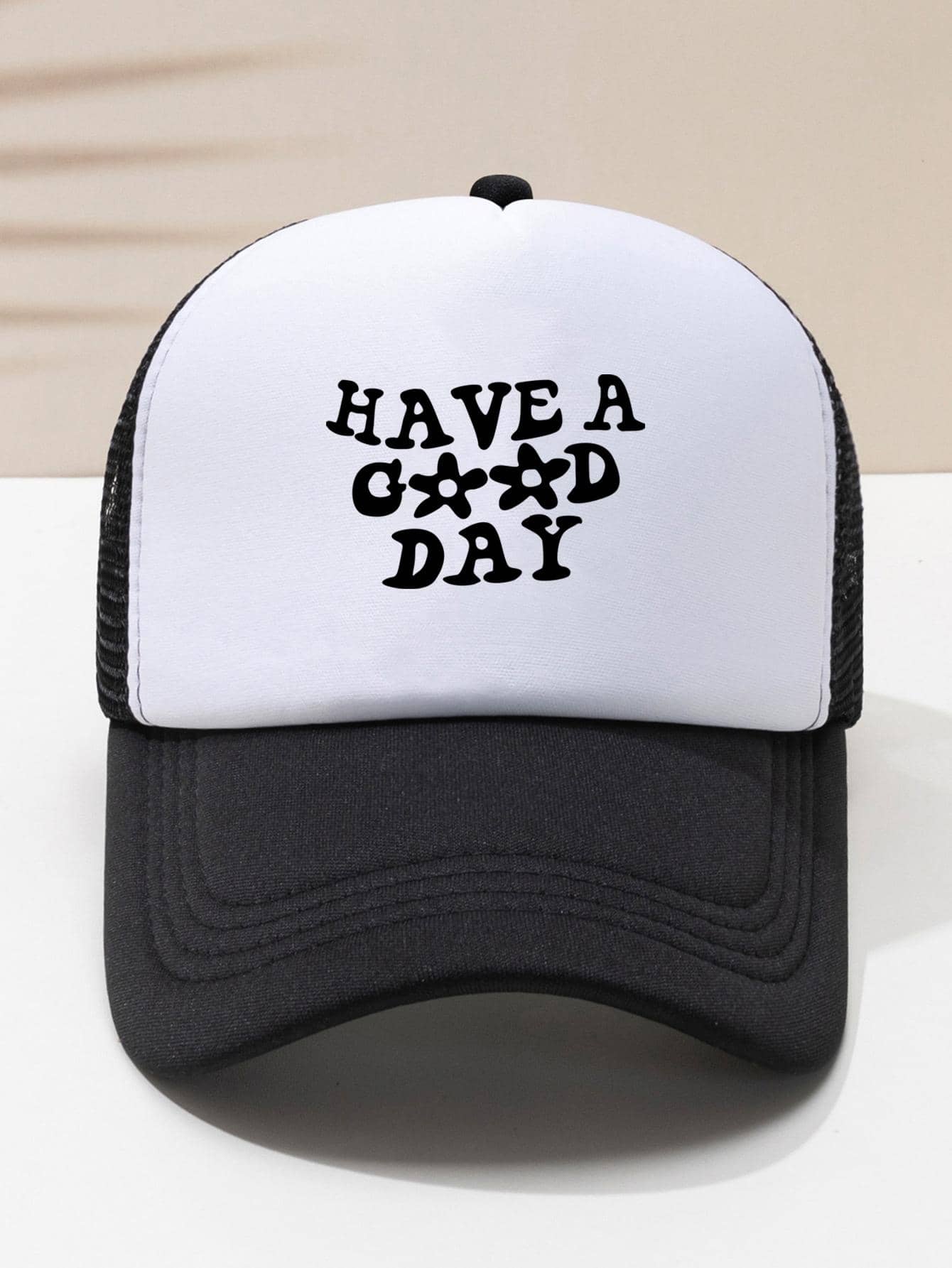 男士字母圖案透氣網眼棒球帽 - 黑與白 - 查看 1