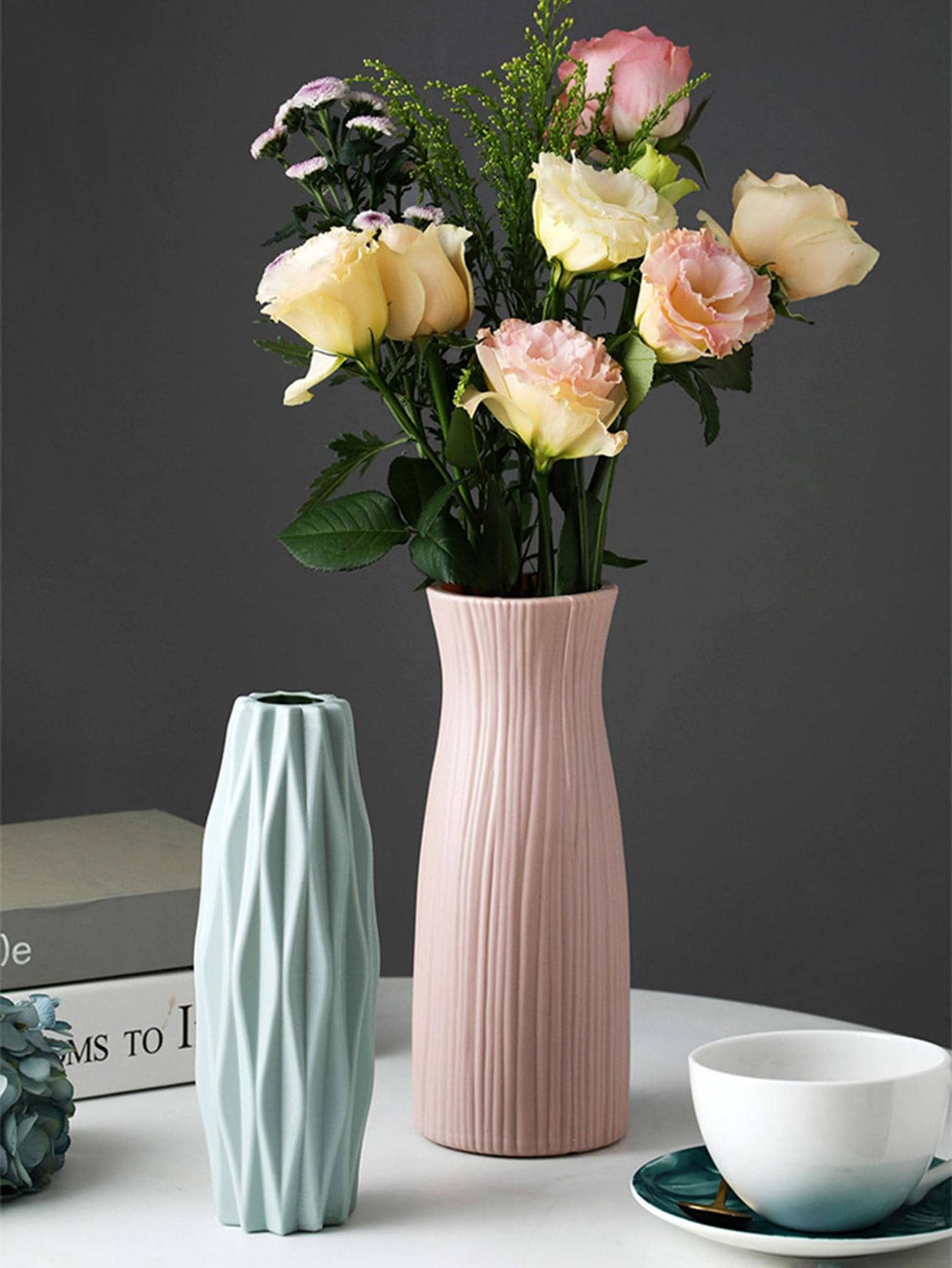 1pc Modern Minimalist Plastic Ceramic-Like Vase With Tall Pampas Grass, Farmhouse Boho White Wavy Textured Cylindrical Vase, Artificial Floral Decor, Home Centerpiece For Living Room, Wedding, Office