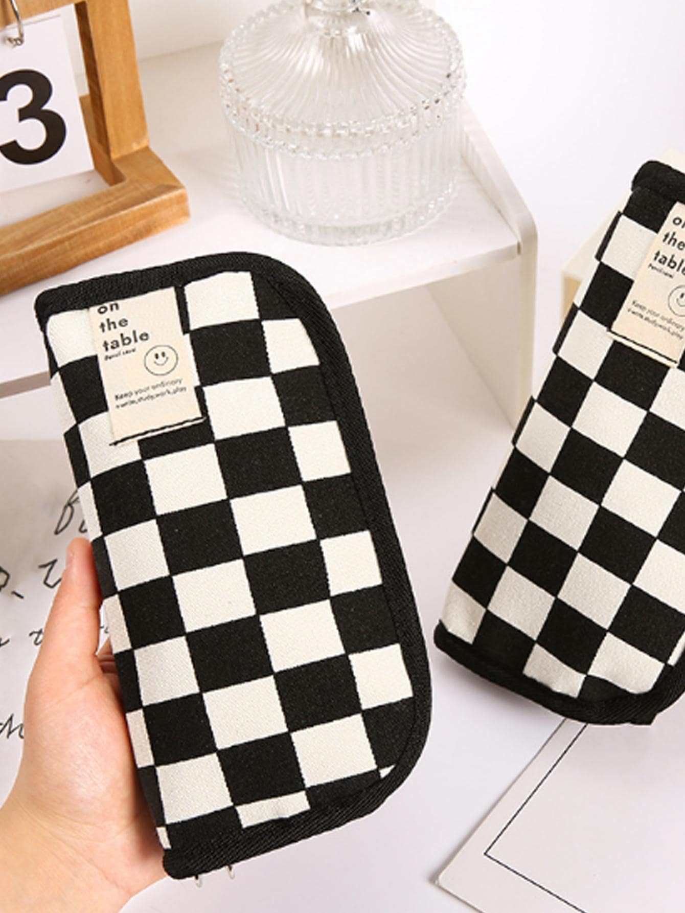 1pc Checkerboard Pattern Stationery Bag, Simple Large Capacity Pen Bag For Student Stationery Organizer - Black and White - View 1