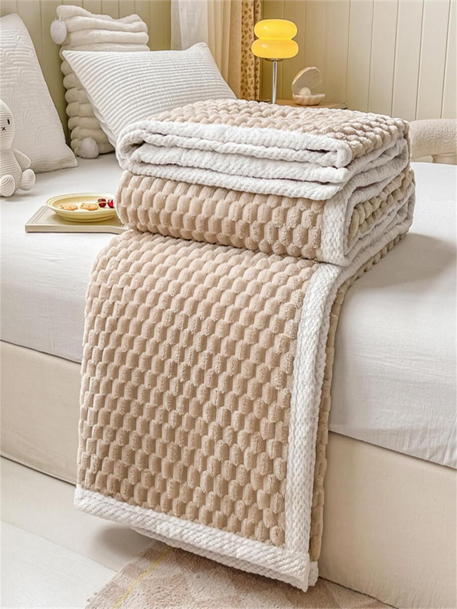 Golden Turtle Plush Blanket, Air Conditioning Blanket, Sofa Blanket, Milk Plush Flannel Blanket For Office Nap, Small Blanket, Plush Pineapple Ruffle Multifunctional Throw Blanket, Halloween Plush Blanket