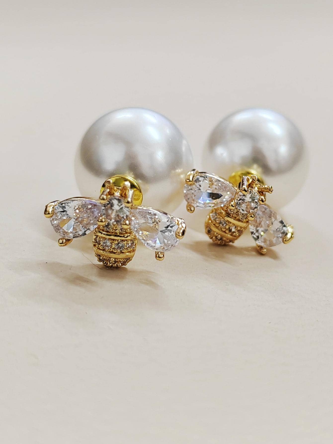 1pair Glamorous Cubic Zirconia Bee & Faux Pearl Decor Stud Earrings For Women For Vacation - Multicolor - View 1