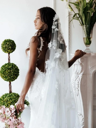 1件装女士仿珍珠装饰花卉刺绣浪漫新娘拖尾头纱，适合婚礼、秋季服装、情人节配饰