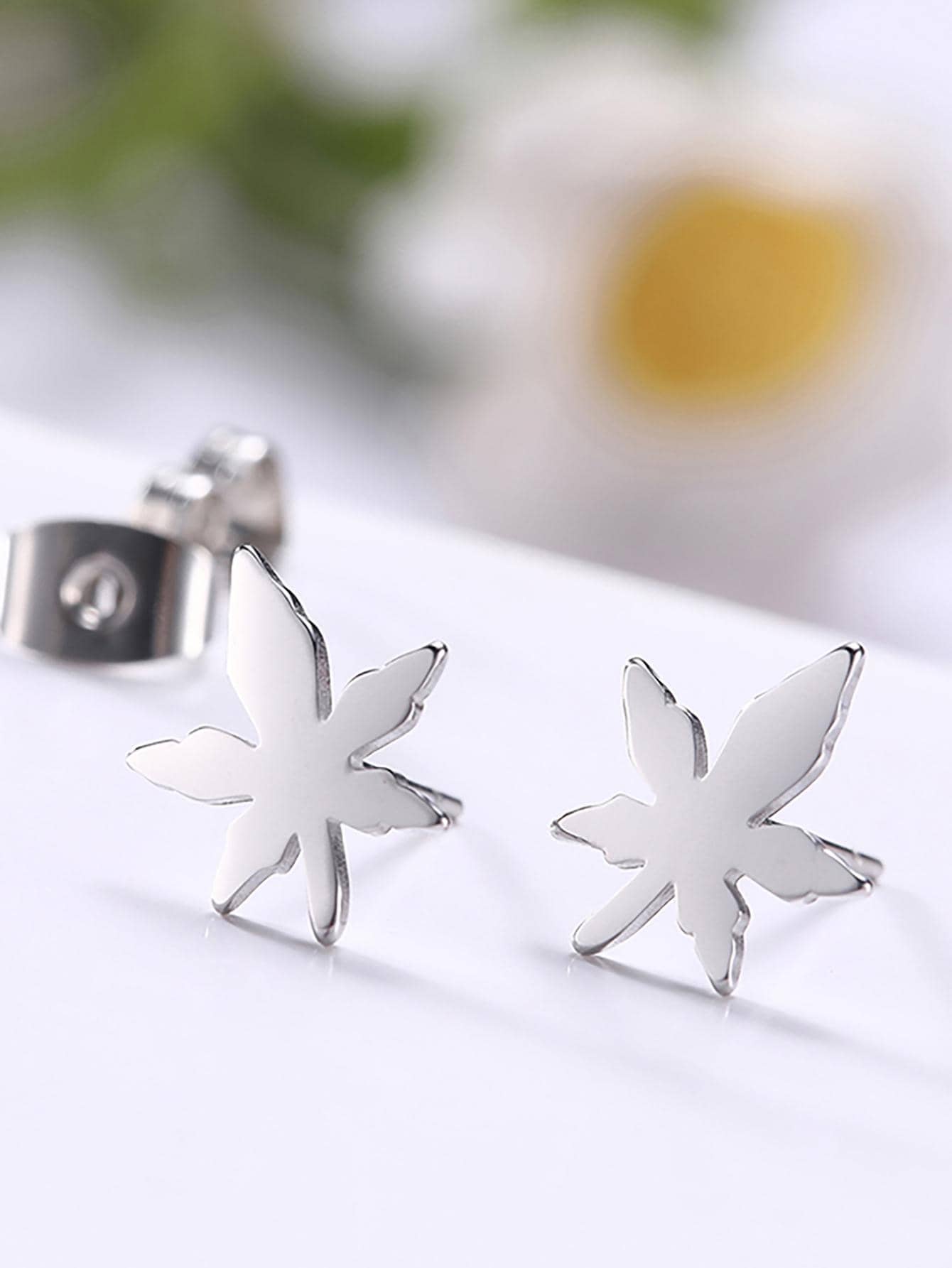 1對女士秋季清新拉絲不銹鋼楓葉耳釘 - 銀色 - 查看 1