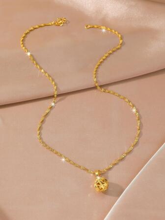 1 件 24K 镀金铜简约镂空设计圆球吊坠项链，适合女性日常和节日佩戴作为珠宝礼物