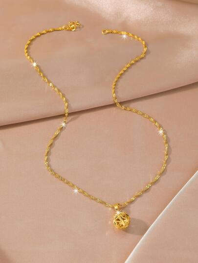 1 件 24K 镀金铜简约镂空设计圆球吊坠项链，适合女性日常和节日佩戴作为珠宝礼物