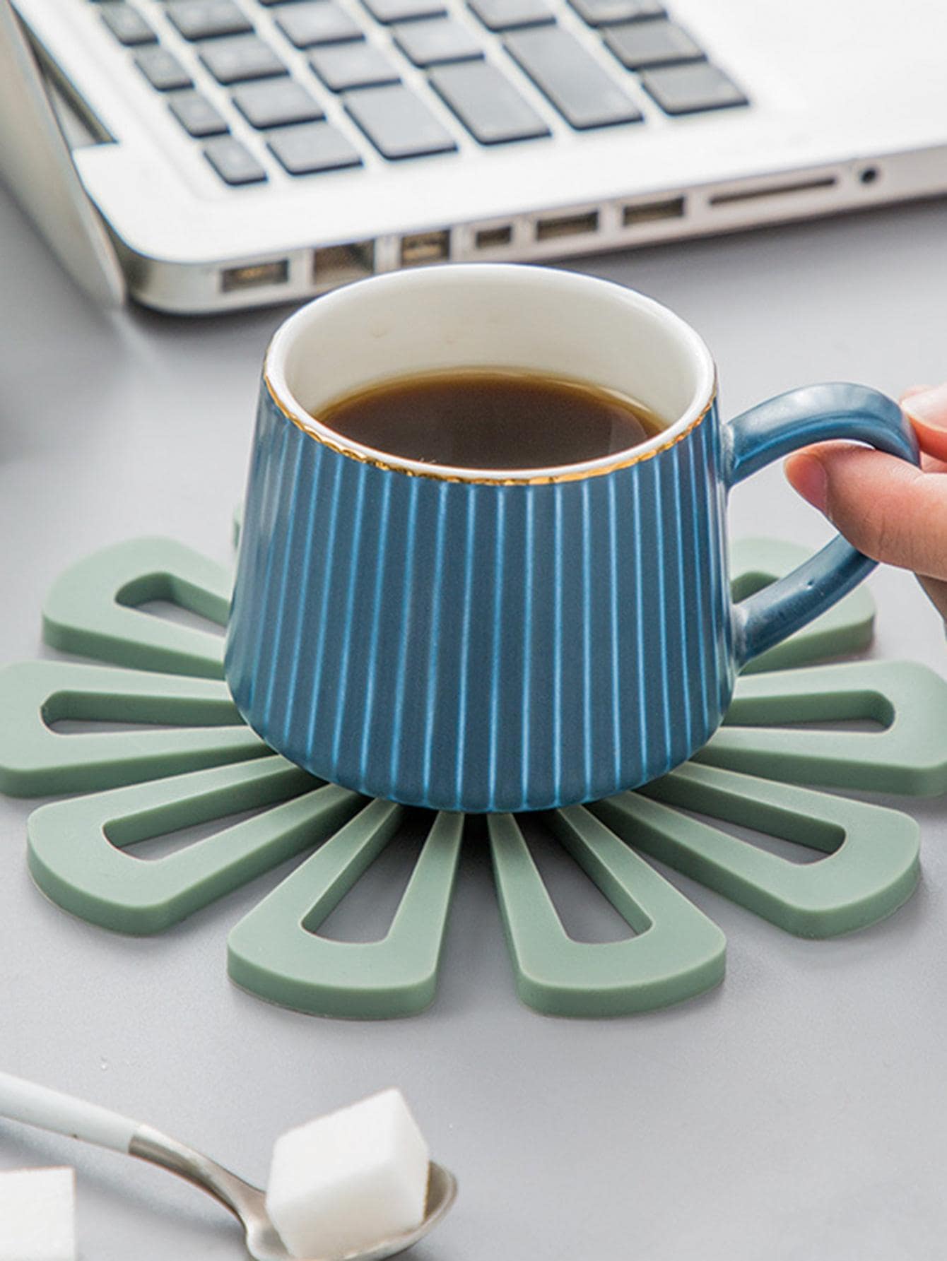 1入組隨機矽膠隔熱墊北歐鏤空防滑耐熱廚房餐墊 - 綠色 - 查看 1