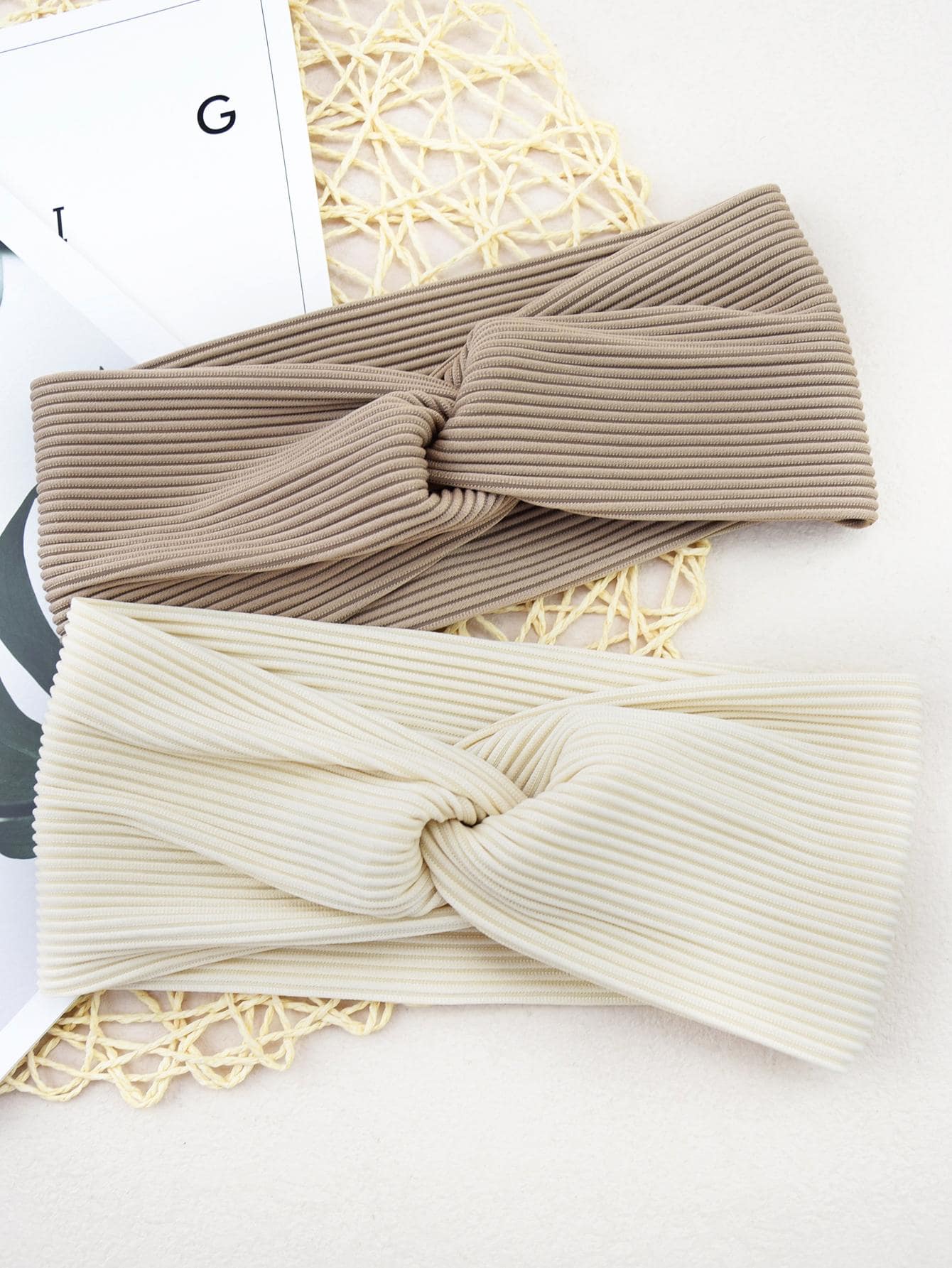 2 pièces Bandeau de mode pour femmes avec détail torsadé pour la décoration des cheveux, décontracté, bandeau de sport, bandeau turban, serre-tête absorbant la transpiration. Accessoires pour les cheveux automne-hiver pour femmes, pour les tenues de vacances. Élégant foulard pour femme