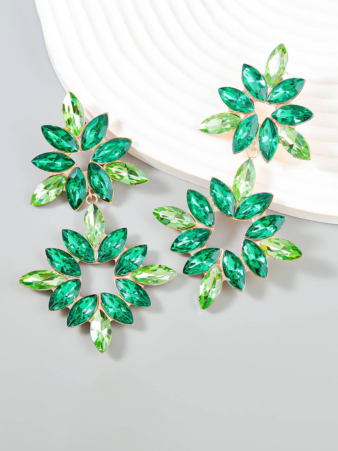 1對魅力四射水鑽裝飾耳墜適合女士日常裝飾 - 綠色 - 查看 1
