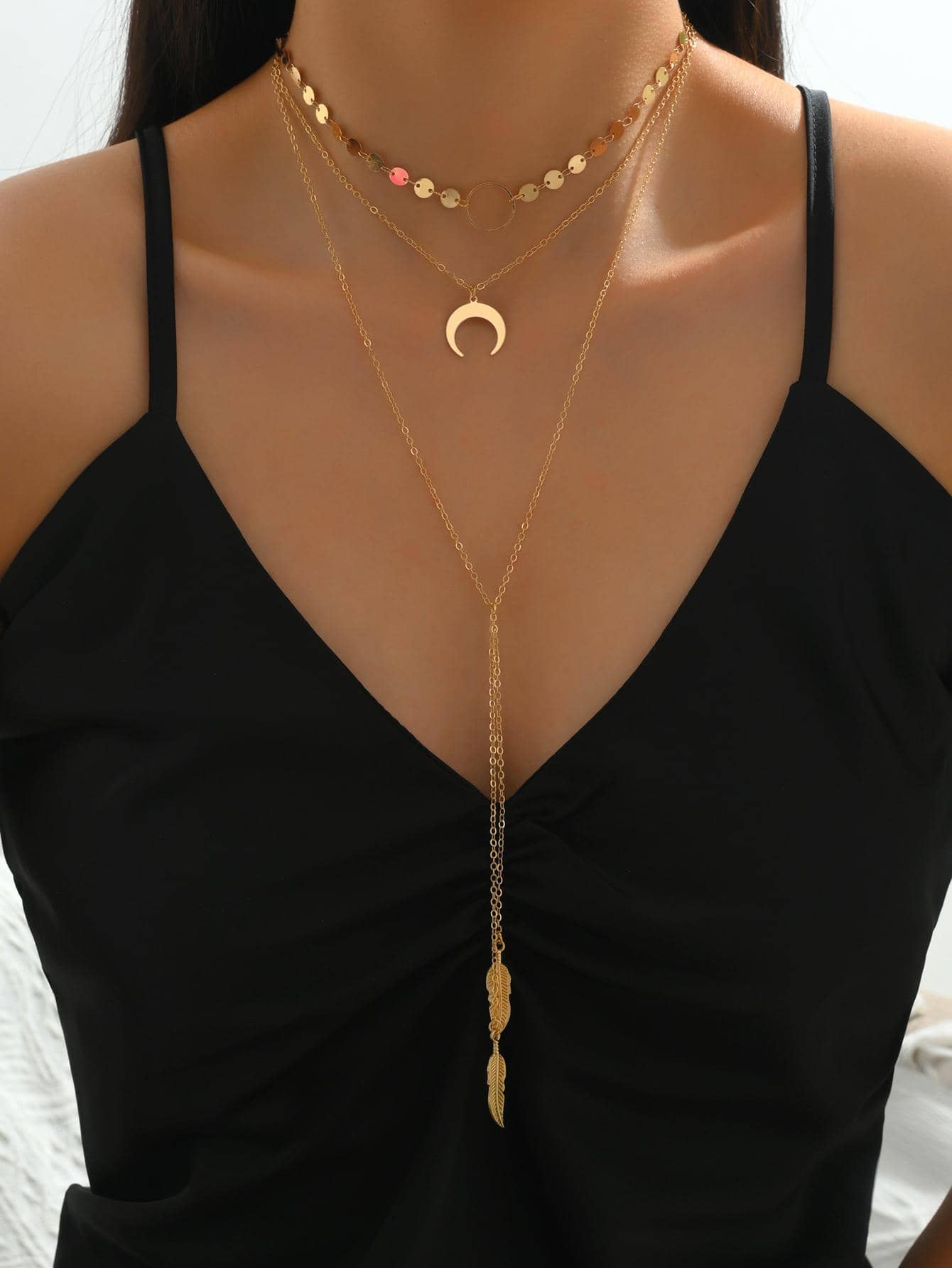 1 pièce Collier à plusieurs rangs avec pendentif de croissant de lune et feuille dorés pour femmes, convient pour les vacances et le port quotidien. La chaîne faite main peut être coupée à la longueur désirée avec une quantité de pendentifs ajustable