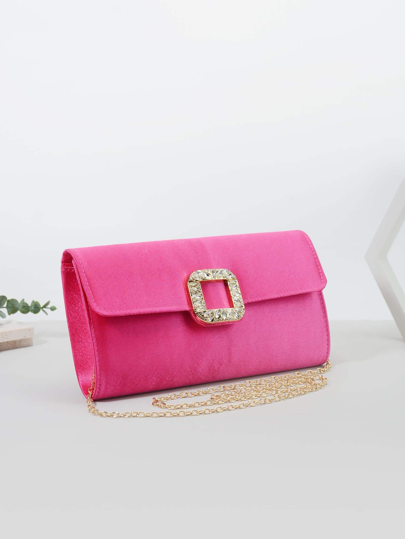 Pochette da cerimonia: 14 modelli eleganti e di tendenza | Vogue Italia