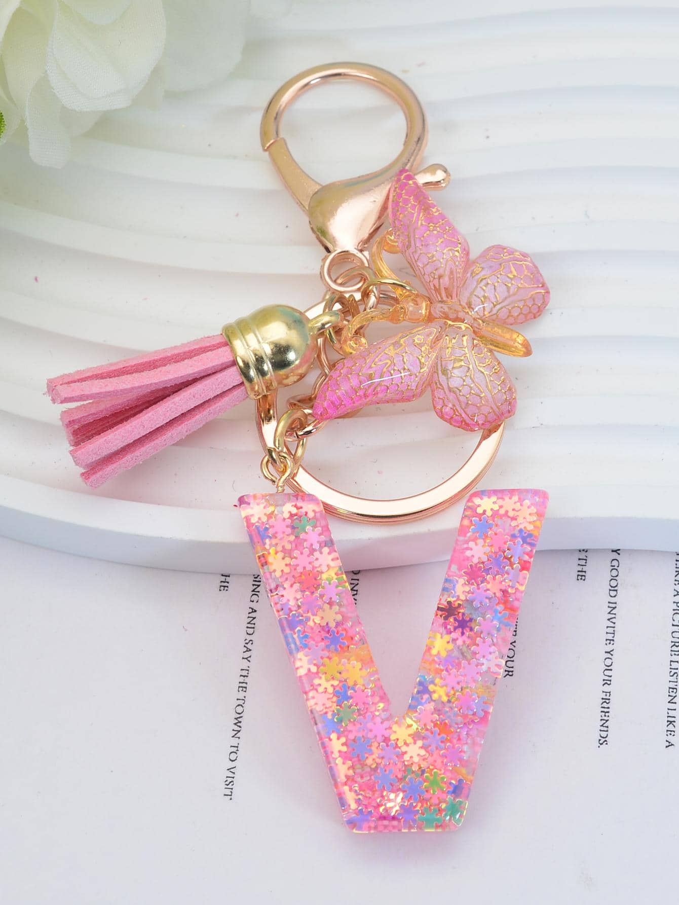 1pc Unisex Butterfly & Letter Charm Fashionable Keychain, For Decoration - Pink - View 1