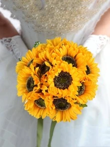 4Pcs Artificial Sunflower Bouquet Yellow Artificial Flowers Retro Fake Silk Sunflower Bulk Long Stem Simulation Bouquet For Home Decor, DIY Wedding Decor, Garden Outdoor Party Holiday Gift Decoration, Valentine Day, Gift Gifts Birthday Graduation
