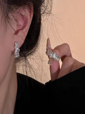 1 对时尚女士锆石弧形耳钉，高端优雅别致日常百搭小号设计师耳环