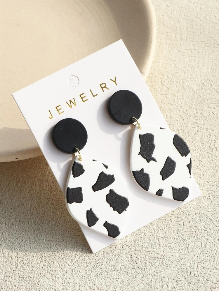 1pair Brown Clay Textured Diamond Shaped Drop Earrings With Red Cow Print And Floral Print For Girls