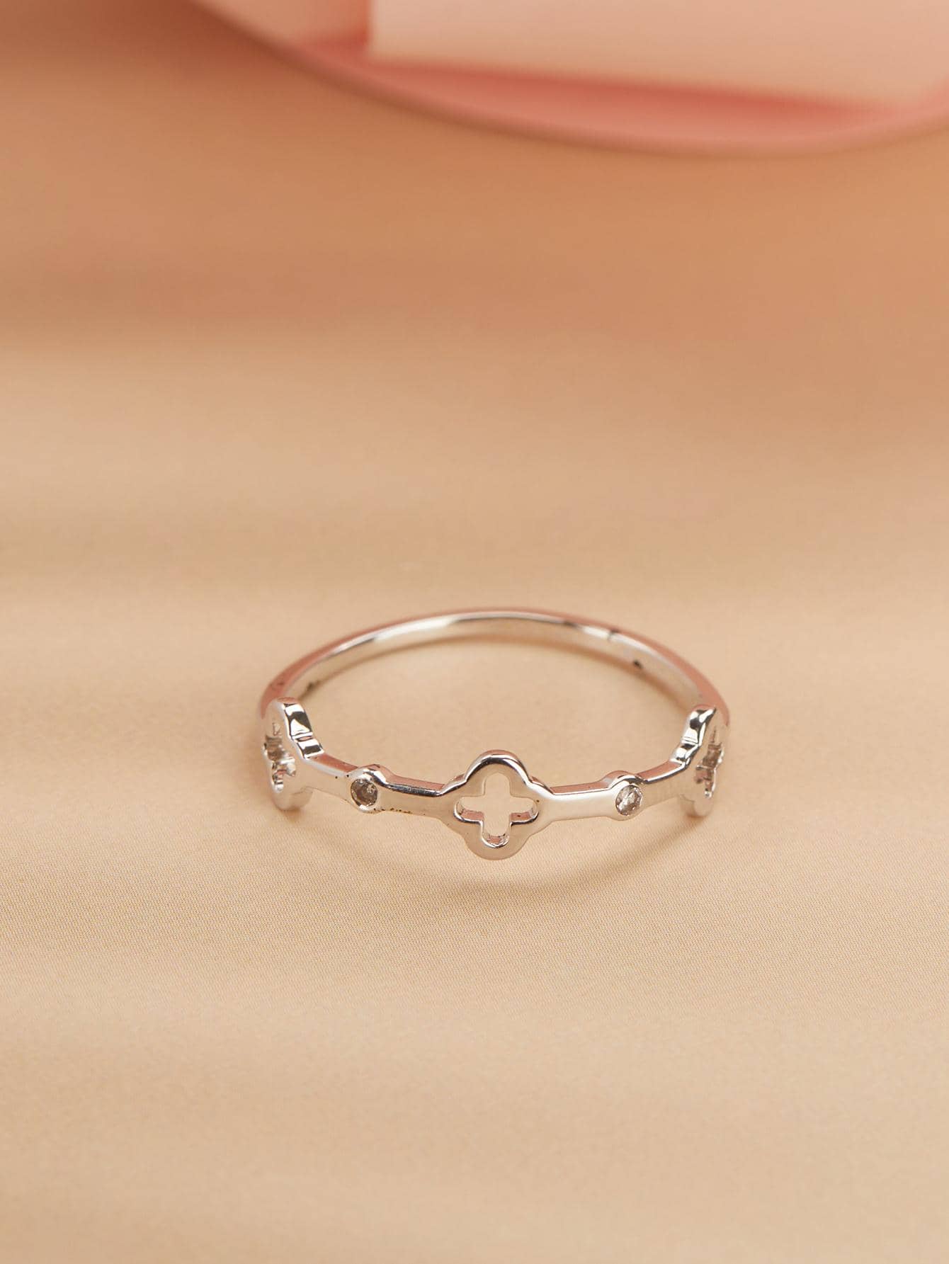 鏤空花朵裝飾戒指 - 銀色 - 查看 1