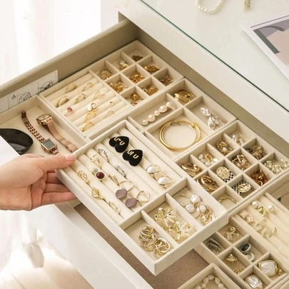 1 件情人节多格珠宝托盘