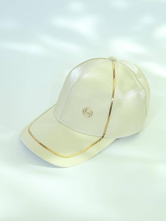 標有M號尺寸的時尚棒球帽