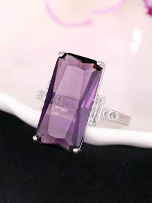 1枚优雅紫色立方氧化锆戒指，女士款式，适合婚礼、订婚、周年纪念、派对、情人节及其他场合。