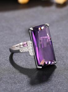 1枚优雅紫色立方氧化锆戒指，女士款式，适合婚礼、订婚、周年纪念、派对、情人节及其他场合。