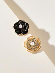 1對不對稱復古山茶花和人造珍珠甜美簡約耳釘高級感 - 黑與白 - 查看 3
