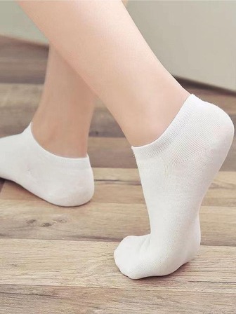 1pair Women Solid Fashionable Ankle Socks For Daily Life