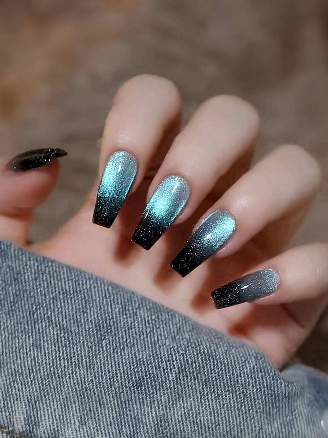 使用24入組長棺材藍色閃光貓眼假指甲和1張膠帶和1入組指甲銼立即升級您造型 - 彩色 - 查看 1