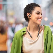 Soundcore Anker Life U2 Bluetooth Neckband Headphones with 24 H Playtime, 10 mm Drivers, Crystal-Clear Calls with CVC 8.0, USB-C Fast Charging, Foldable & Lightweight Build, IPX7 Waterproof - 黑色 - 查看 5