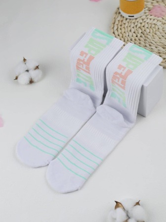 1雙女士條紋和字母圖案時尚運動襪適用於戶外