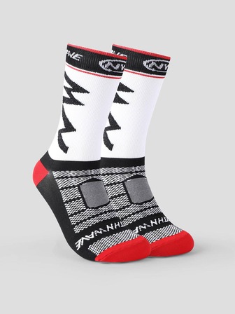 1雙字母圖案針織織物遠足襪子