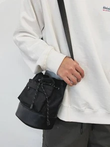 迷你水桶包 黑色抽绳 日常斜挎包 斜挎包 单肩包 侧包 方形包 节日必备 旅行必需品 大学生书包 夏季男朋友礼物 男士礼物 大学包 男士斜挎包 男士包 斜挎包 侧包 返校学生 学校用品 秋季邮差包 男士包 圆筒包 复古款 万圣节 圣诞节 - 黑色 - 查看 3