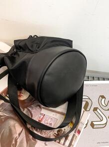 迷你水桶包 黑色抽绳 日常斜挎包 斜挎包 单肩包 侧包 方形包 节日必备 旅行必需品 大学生书包 夏季男朋友礼物 男士礼物 大学包 男士斜挎包 男士包 斜挎包 侧包 返校学生 学校用品 秋季邮差包 男士包 圆筒包 复古款 万圣节 圣诞节 - 黑色 - 查看 4