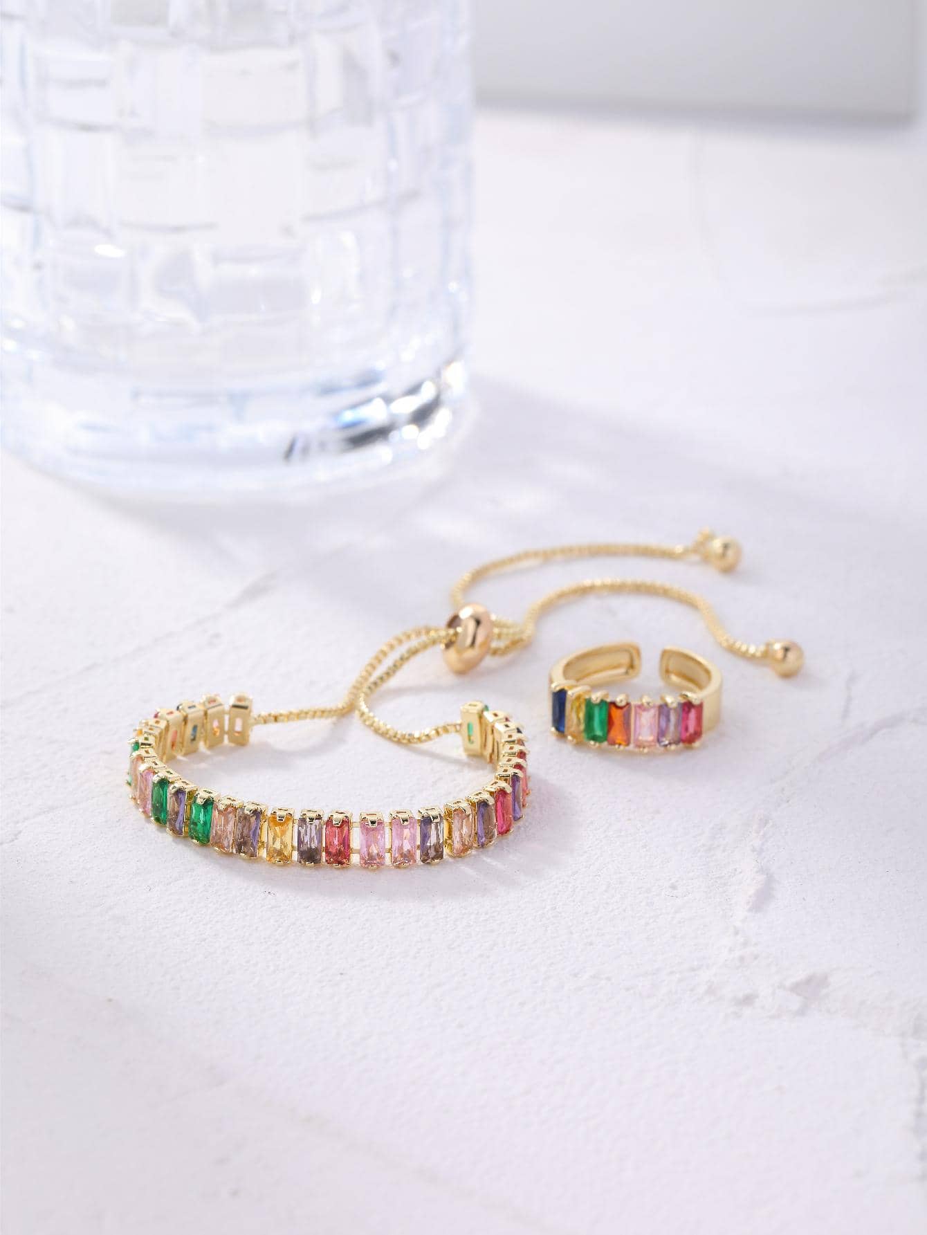 أسوارة وخاتم من الزيركون