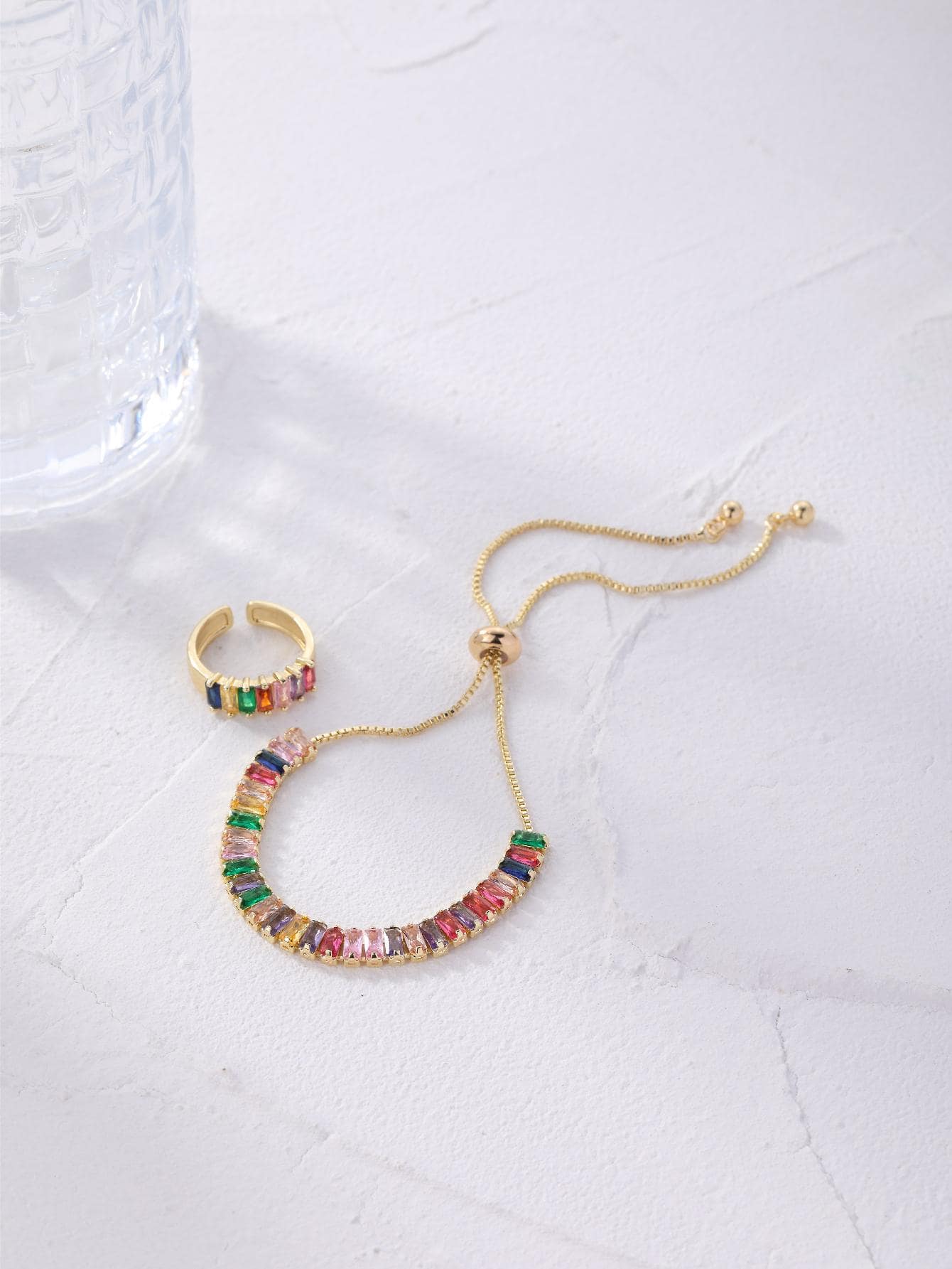 أسوارة وخاتم من الزيركون