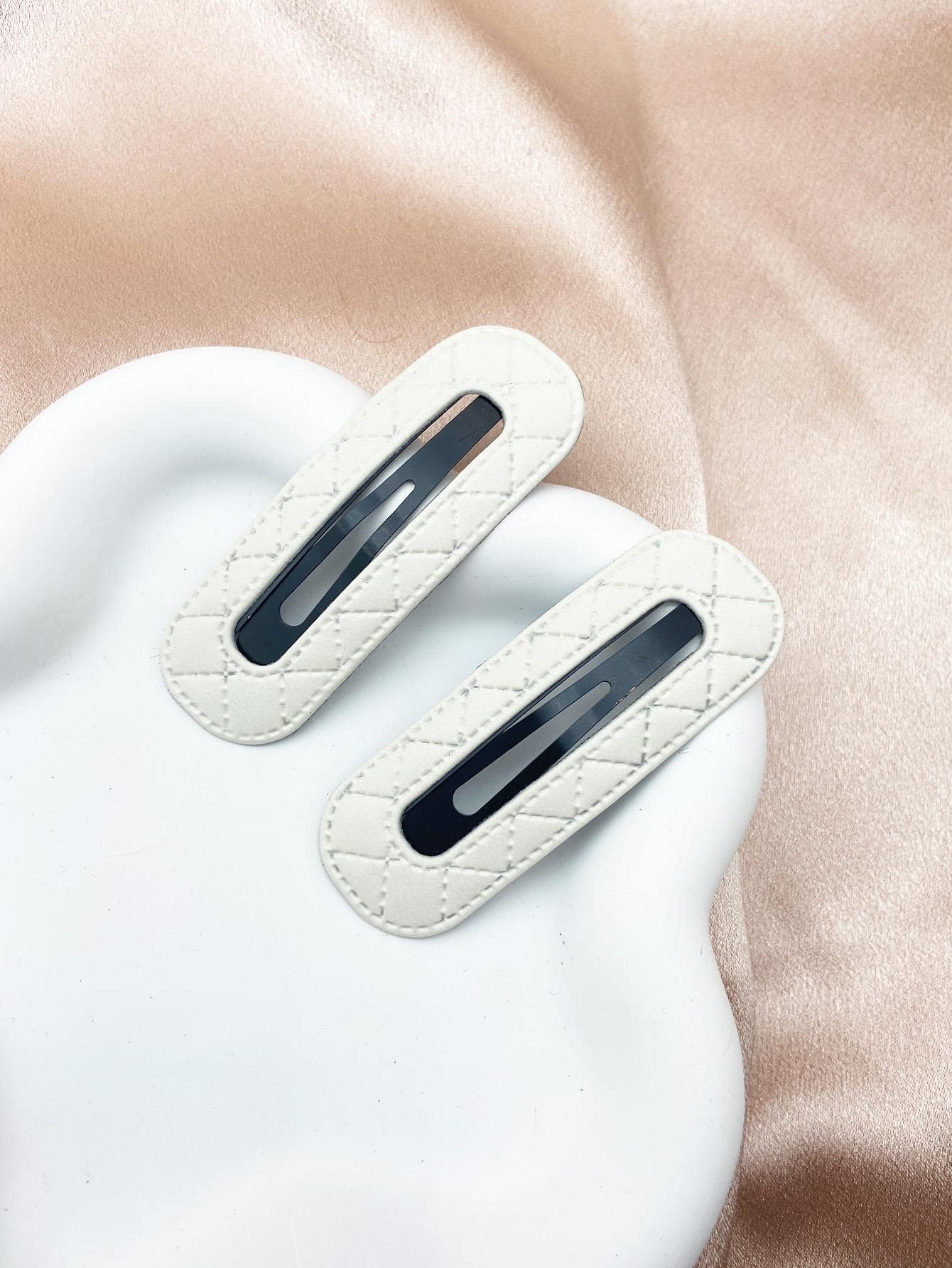 2 chiếc phụ nữ khâu chi tiết kẹp tóc thông thường để trang trí tóc - trắng - Xem 1