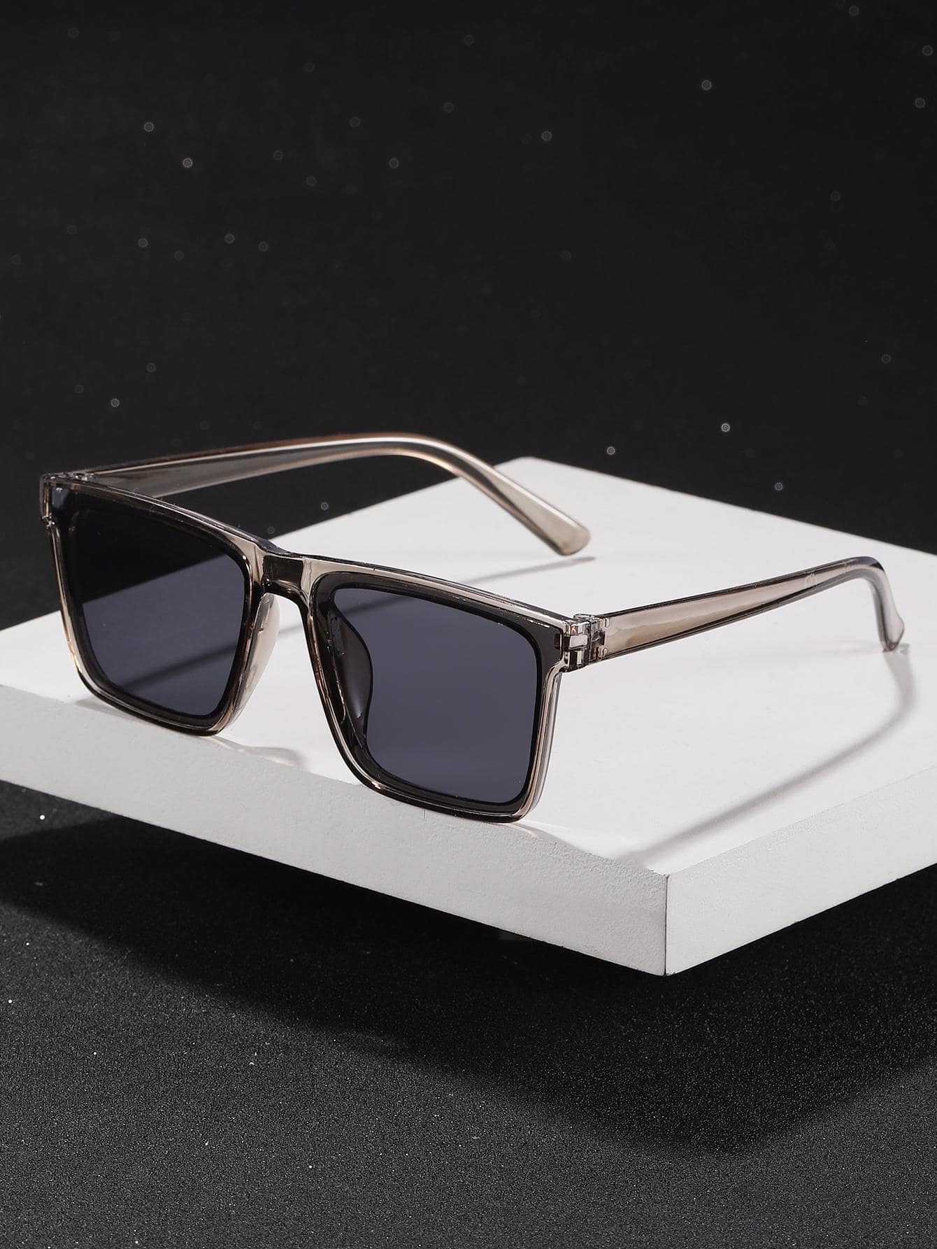 1副亚克力时尚眼镜，男士款，适合夏季户外旅行，休闲百搭，沙滩必备单品，打造街头风造型，可搭配毛衣、夹克、卫衣、连帽衫、皮裤和工装裤，是夏季海滩度假、户外旅行的理想之选。 - 淺灰色 - 查看 1