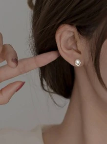 2入組鑽石和人造珍珠裝飾的耳釘 - 金色 - 查看 2