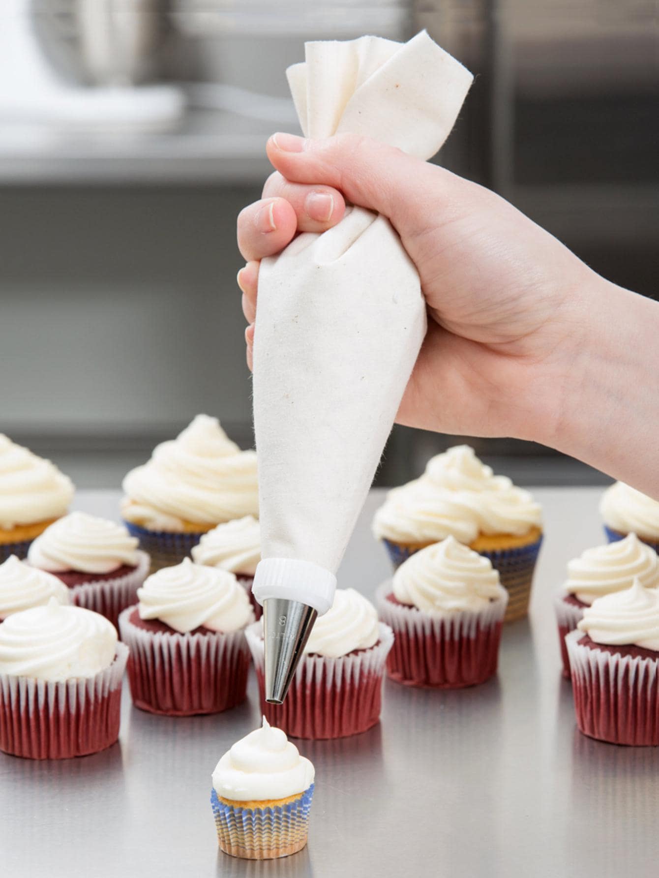 26pcs, Complete Cake Decorating Tool Kit with Reusable Pipping Bag and