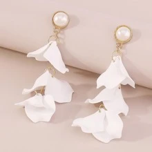 Bông tai thả trang trí hình cánh hoa & ngọc trai giả - trắng - Xem 2