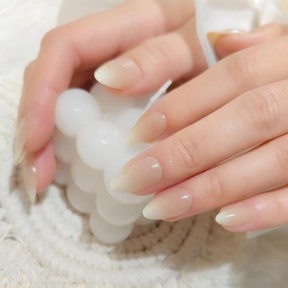 24片渐变杏仁形假指甲，1个指甲锉，1卷指甲胶带 - 美甲用品套装，打造迷人美甲设计！