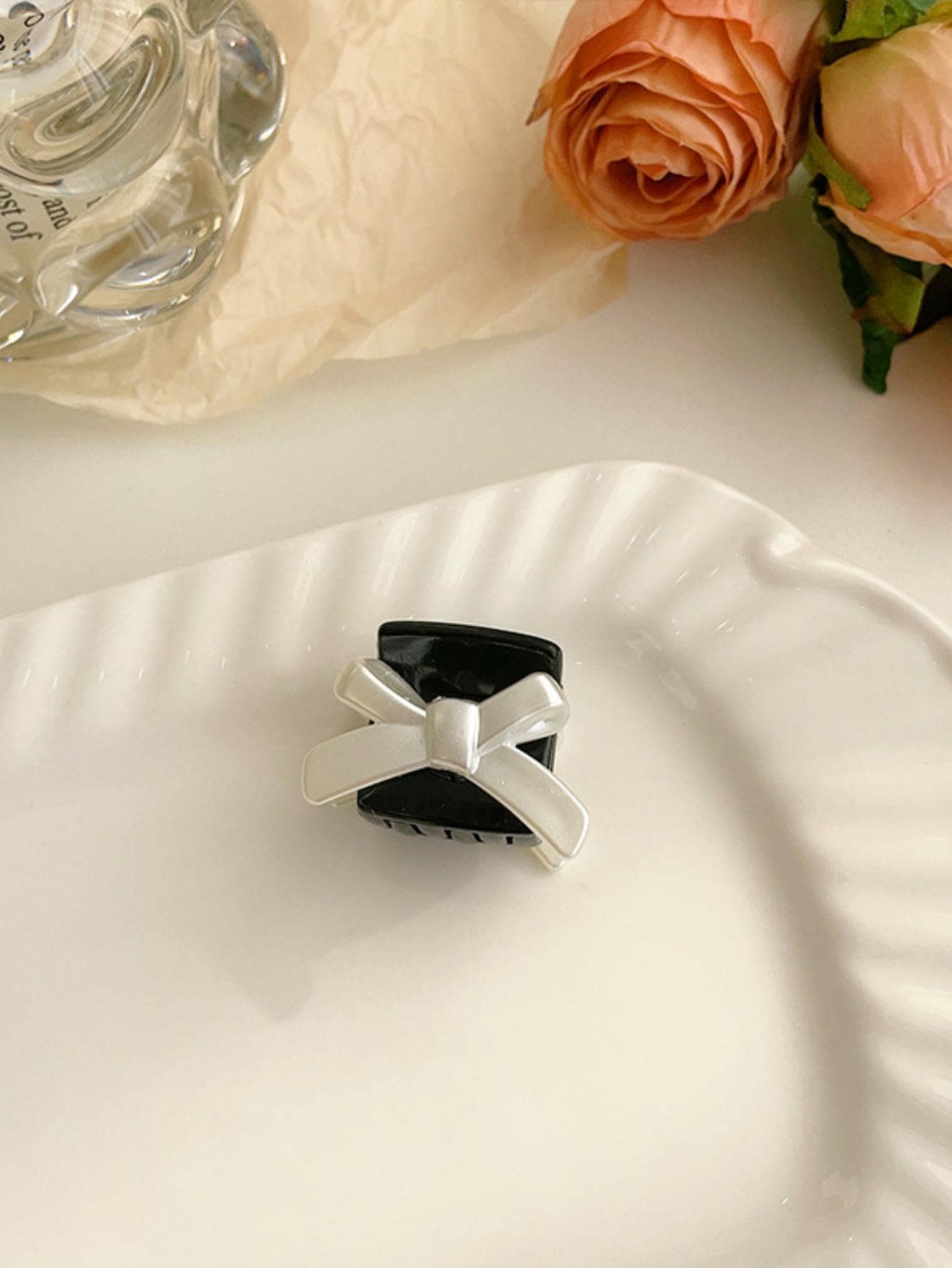 4 chiếc nơ nữ trang trí kẹp tóc thời trang làm quà tặng bạn gái - Đen và trắng - Xem 1