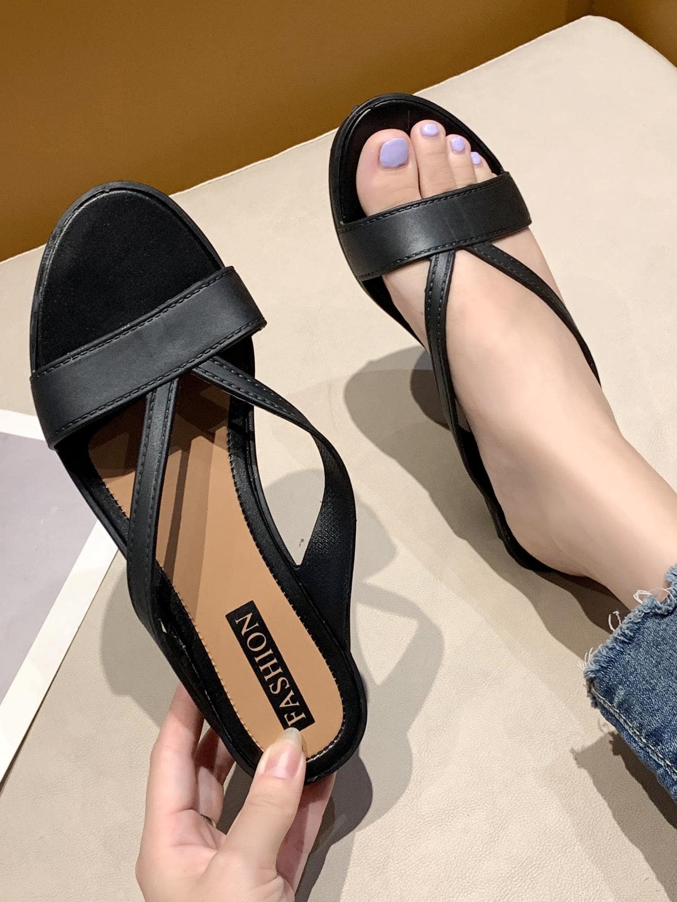 Sandal Wanita Hitam Elegan, Sandal Slide Wedge Minimalis - Hitam - View 1