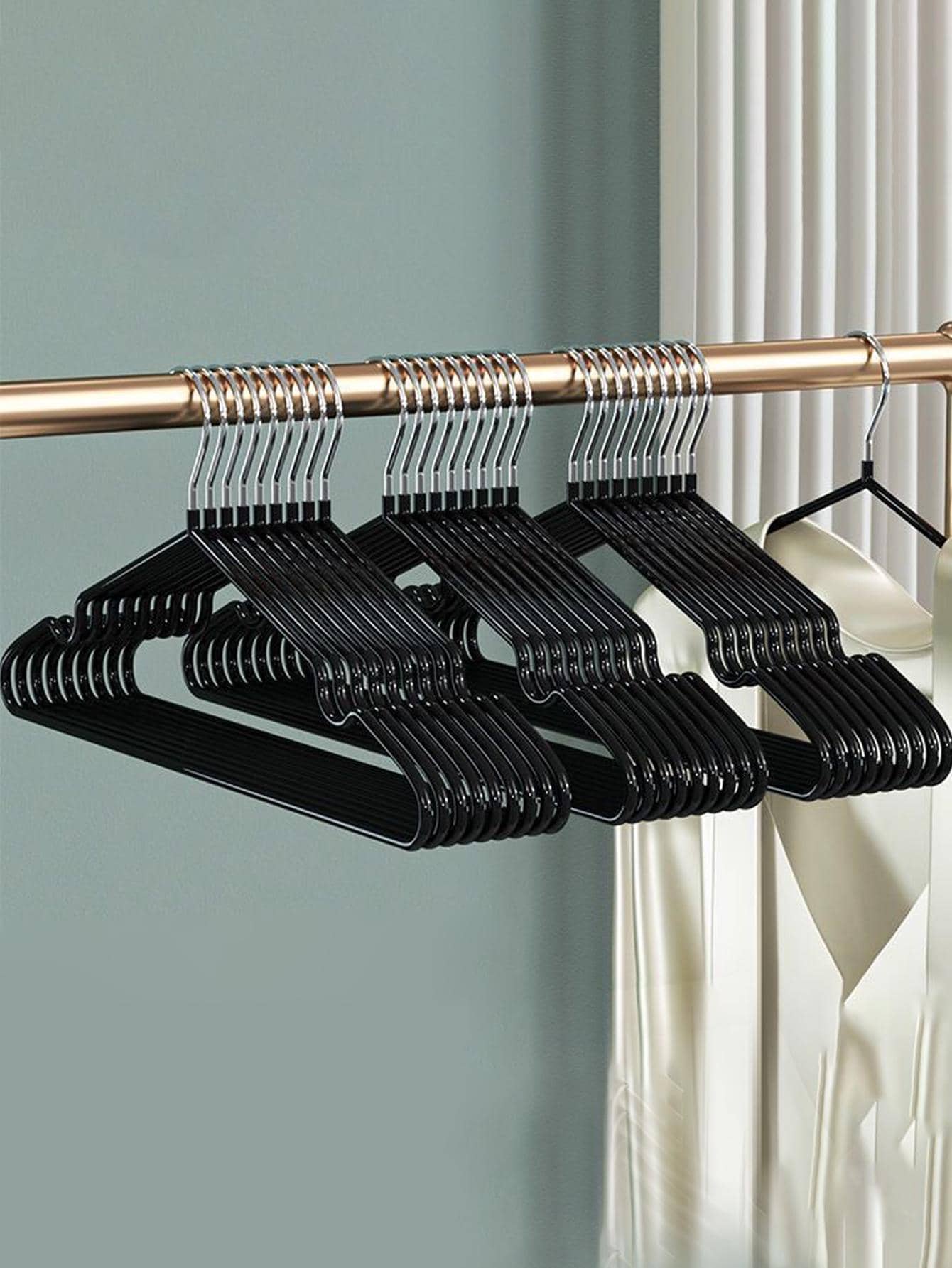 10 piezas de ganchos para ropa para adultos antideslizantes y sin costuras, organizador de armario, decoración de habitación, adecuado para habitación, baño, Navidad, Halloween (Negro)