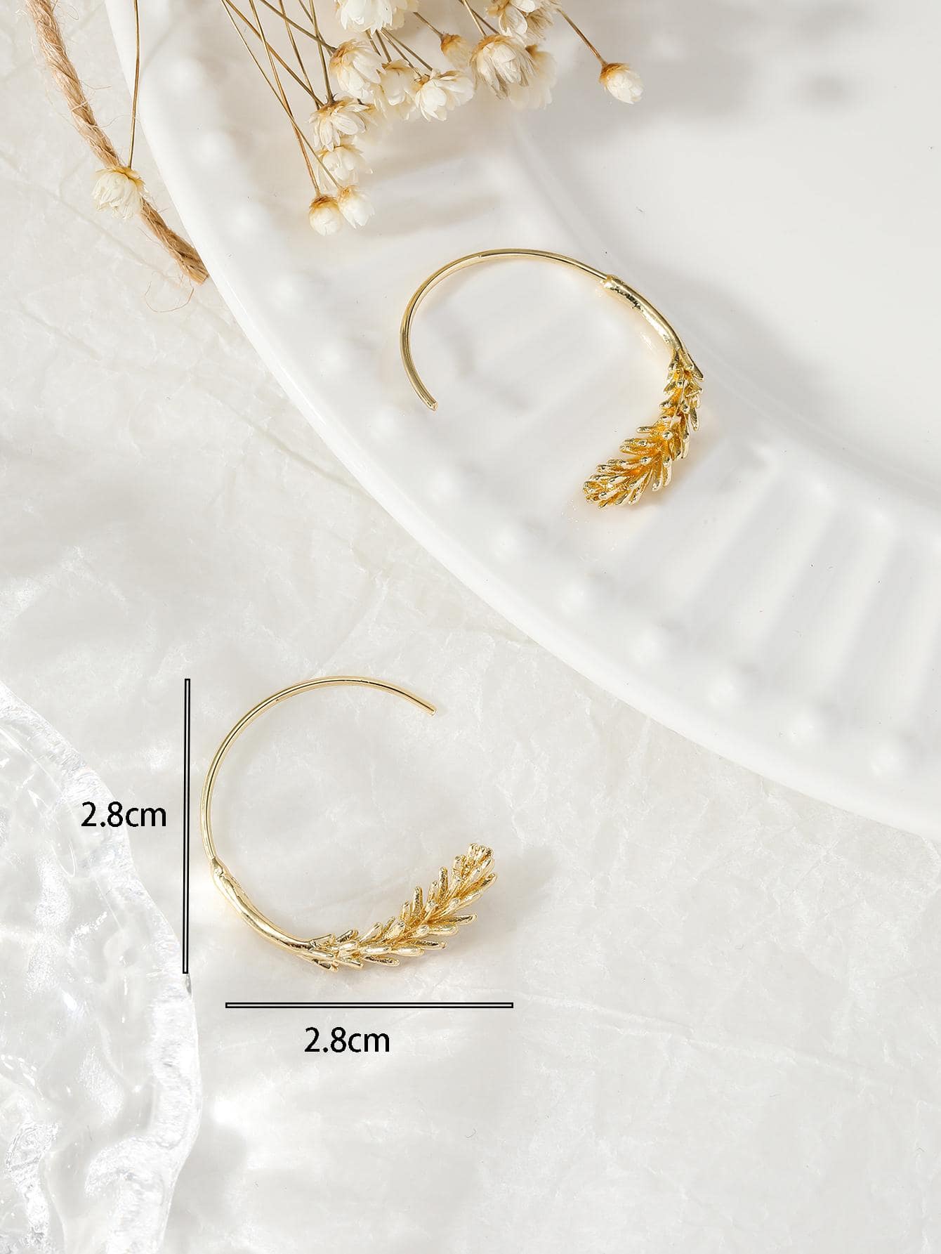 Leaf Design Earrings - Gold - View 3
