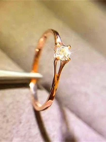 1枚优雅立方氧化锆戒指，女士情人节礼物，适合婚礼、订婚、周年纪念、派对等场合，也可作为情人节、母亲节礼物。 - 金黃色 - 查看 3