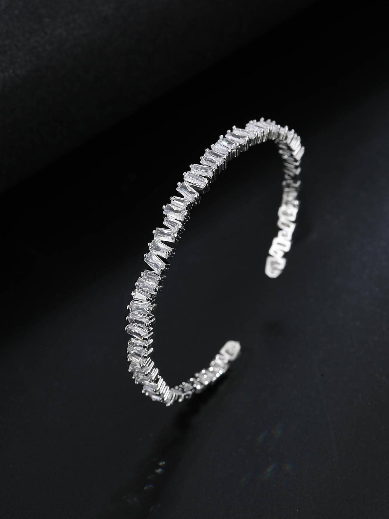 Vòng tay trang trí bằng đá khối Zirconia - Bạc - Xem 1