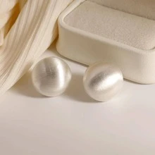 1對女士歐美風格金屬磨砂拉絲球形耳釘復古鍍金高端百搭銀針耳環 - 銀色 - 查看 4