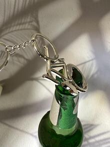 1個創意自行車愛好者紀念鑰匙扣,帶開瓶器多功能自行車裝飾,適用於派對,父親節,情人節和男朋友的禮物