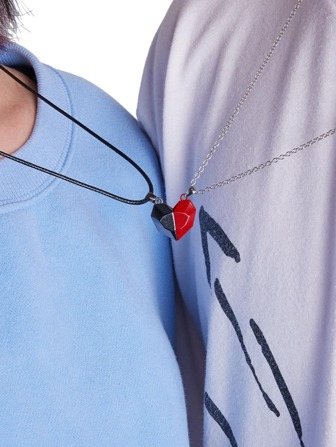 1 对百搭心形磁性情侣项链（无盒）