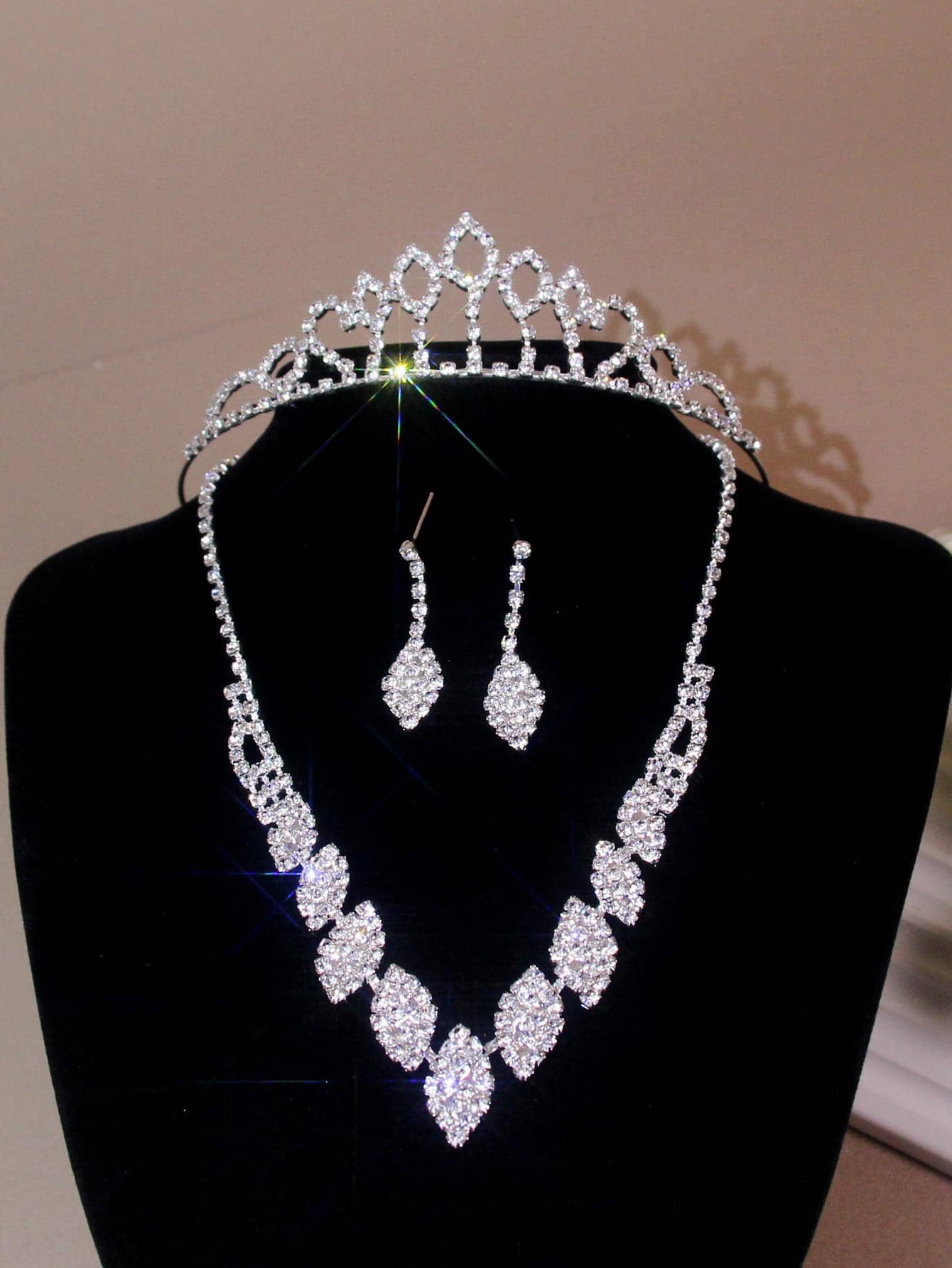 1入組女士鑽石裝飾豪華婚禮頭飾和3入組珠寶套裝，適用於婚禮皇冠 - 銀色 - 查看 1