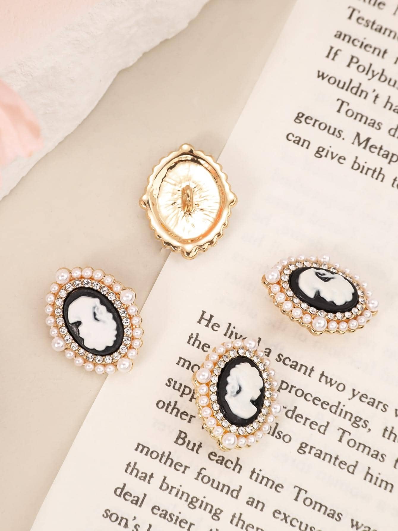 4入組鋅合金鈕扣、時尚水鑽和人造珍珠裝飾橢圓形設計服裝配飾手工縫製 - 彩色 - 查看 1